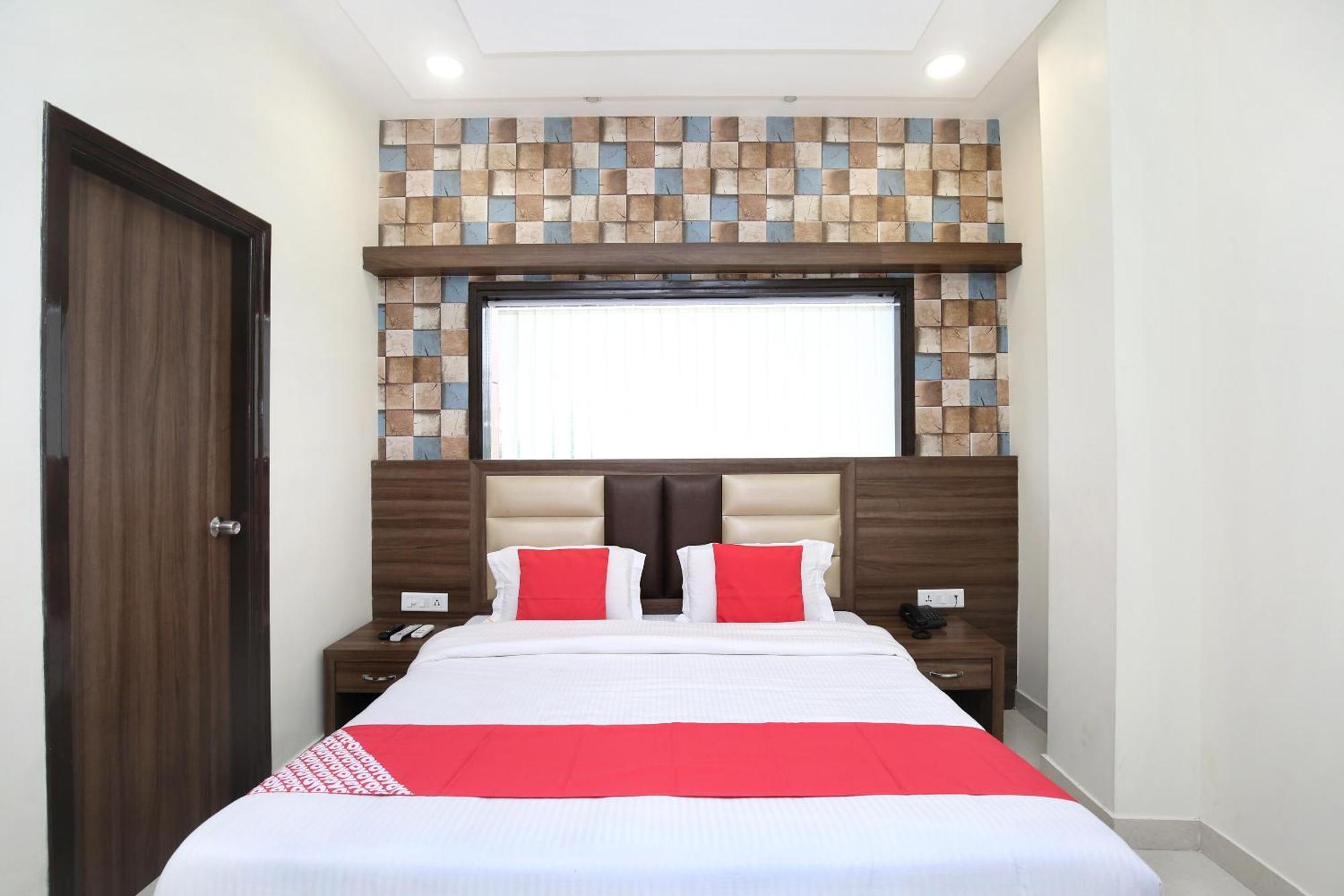 Oyo 17307 Hotel Kings Amritsar Exterior photo